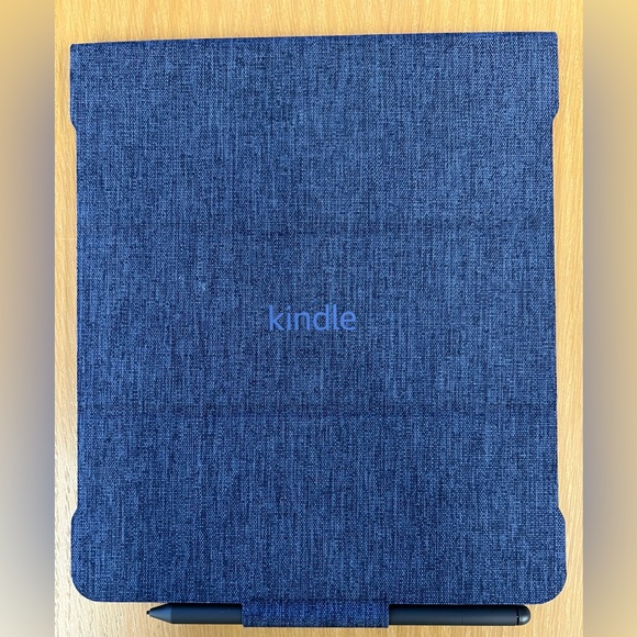 Kindle Scribe (like new) Bundle with folio cover and adapter plug - Picture 5 of 13